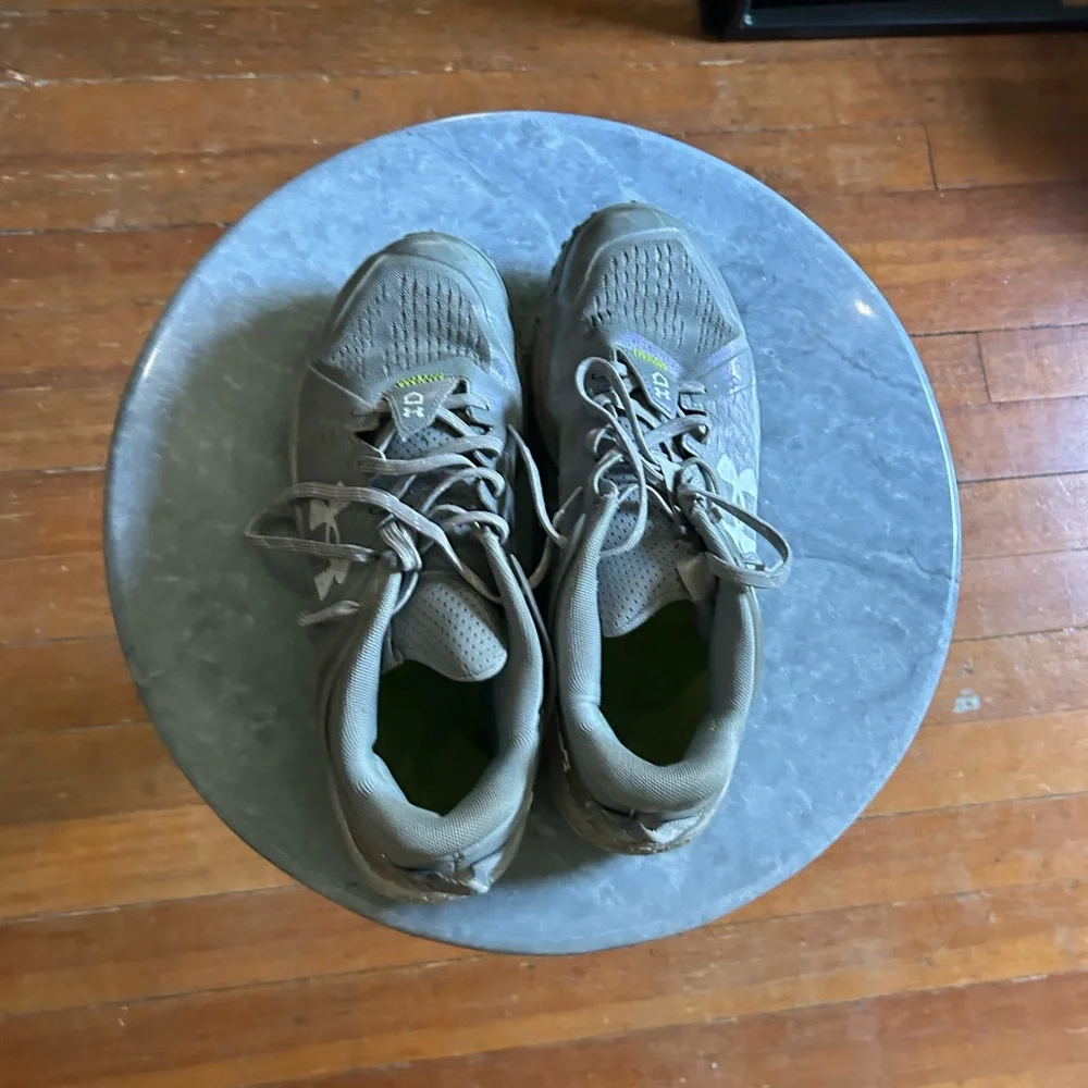Under Armour Light Gray Athletic Shoes - Picture 1 of 3